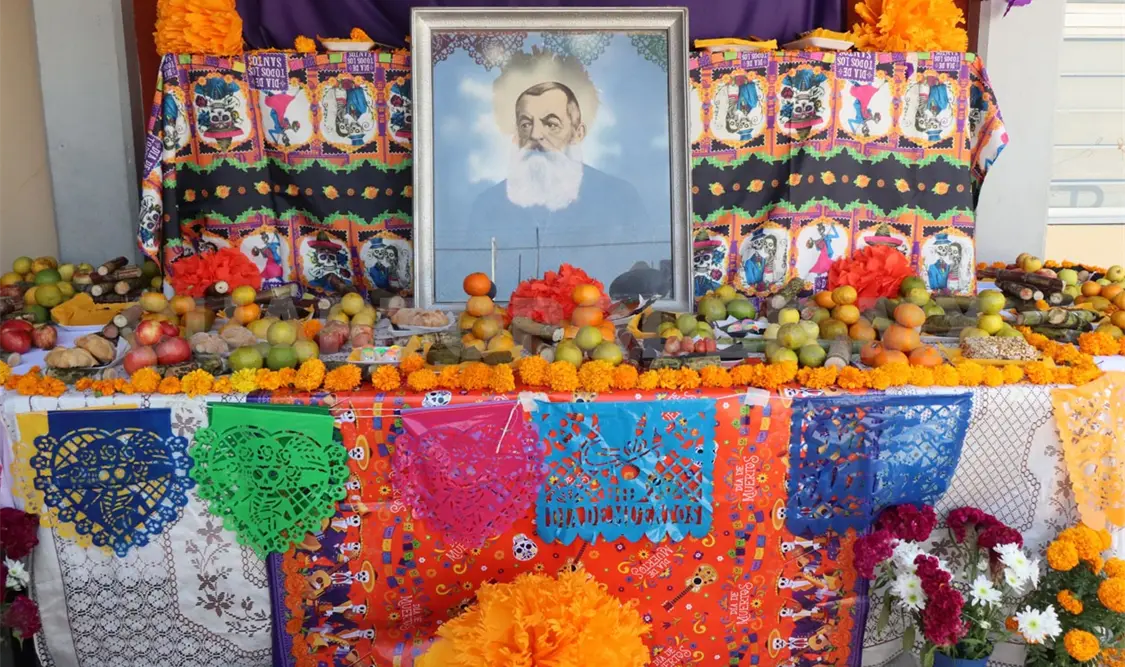 Elaboraron un altar y leyeron calaveritas, además de realizar otros juegos. Diego Pérez / CP