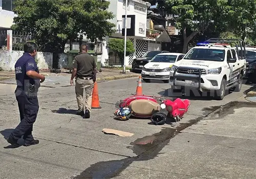 Chocan camioneta y moto; un contusionado, el saldo