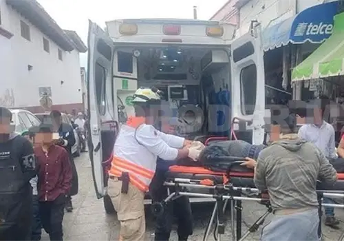 Cae en mercado y se lesiona gravemente
