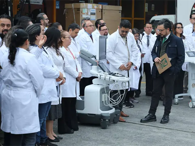 Hospitales en 19 entidades recibir&aacute;n 47 equipos m&eacute;dicos
