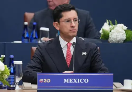 Remarca Roberto Velasco la soberan&iacute;a ante tensiones