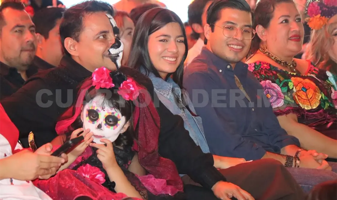 El magistrado presidente, su esposa y sus hijas disfrutaron del concierto. Diego Pérez / CP