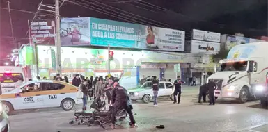 Embiste a una joven; lo persiguen y lo arrestan Embiste a una joven; lo persiguen y lo arrestan